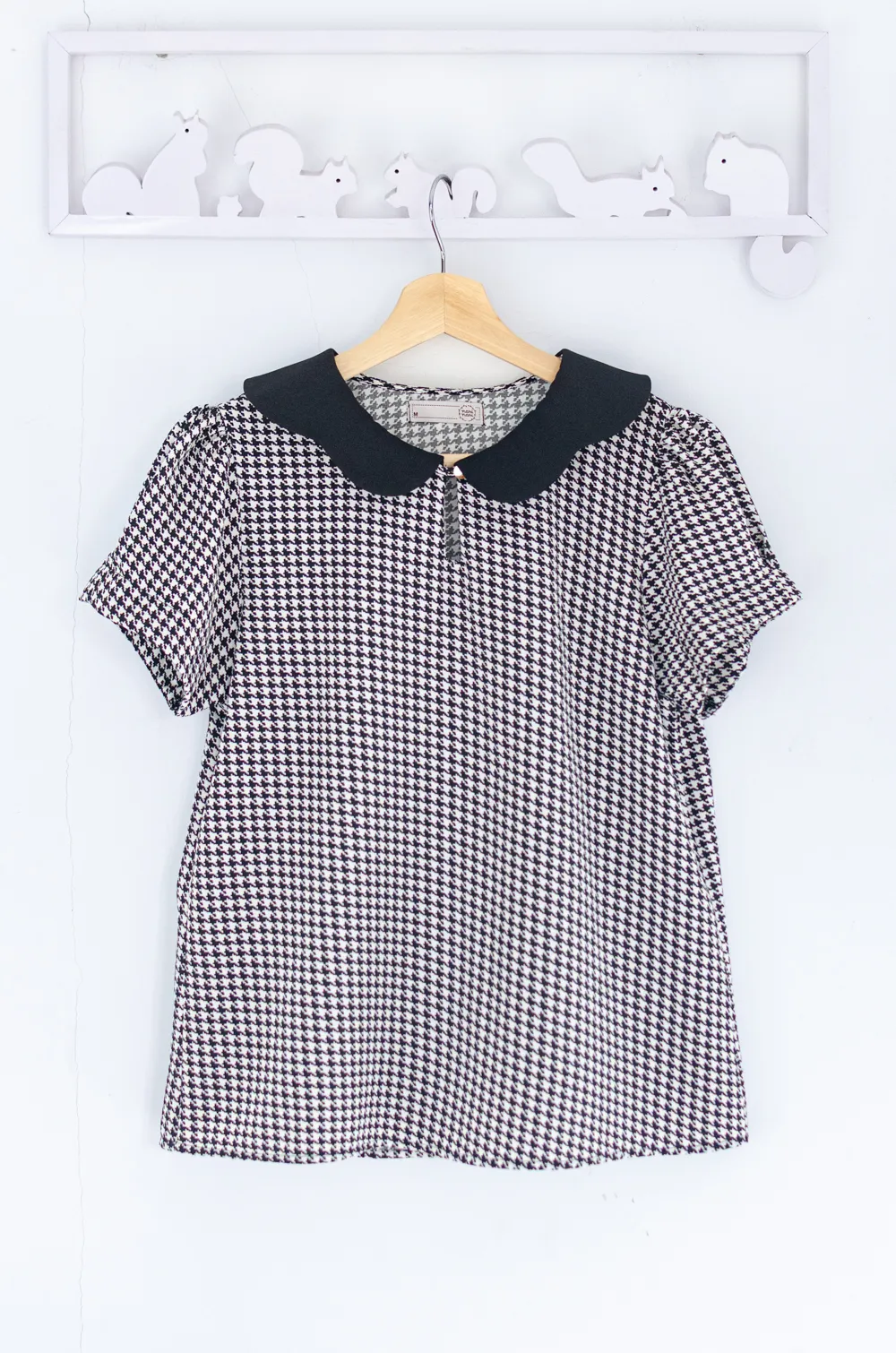 Alternative view of MT6906 Petal Collar Folded Sleeve Blouse – Shinori BW