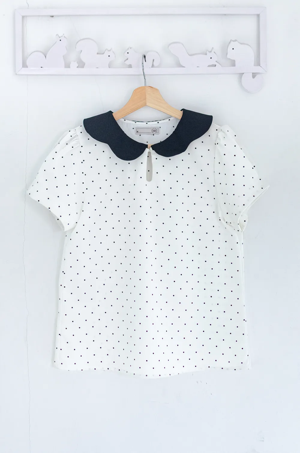 Alternative view of MT6906 Petal Collar Folded Sleeve Blouse – Dot White