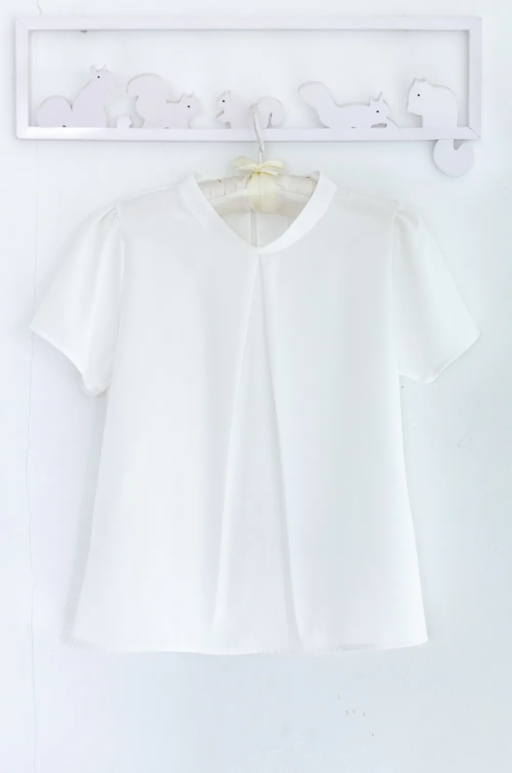 Alternative view of NT2420 Band Collar Twist Front Blouse – White