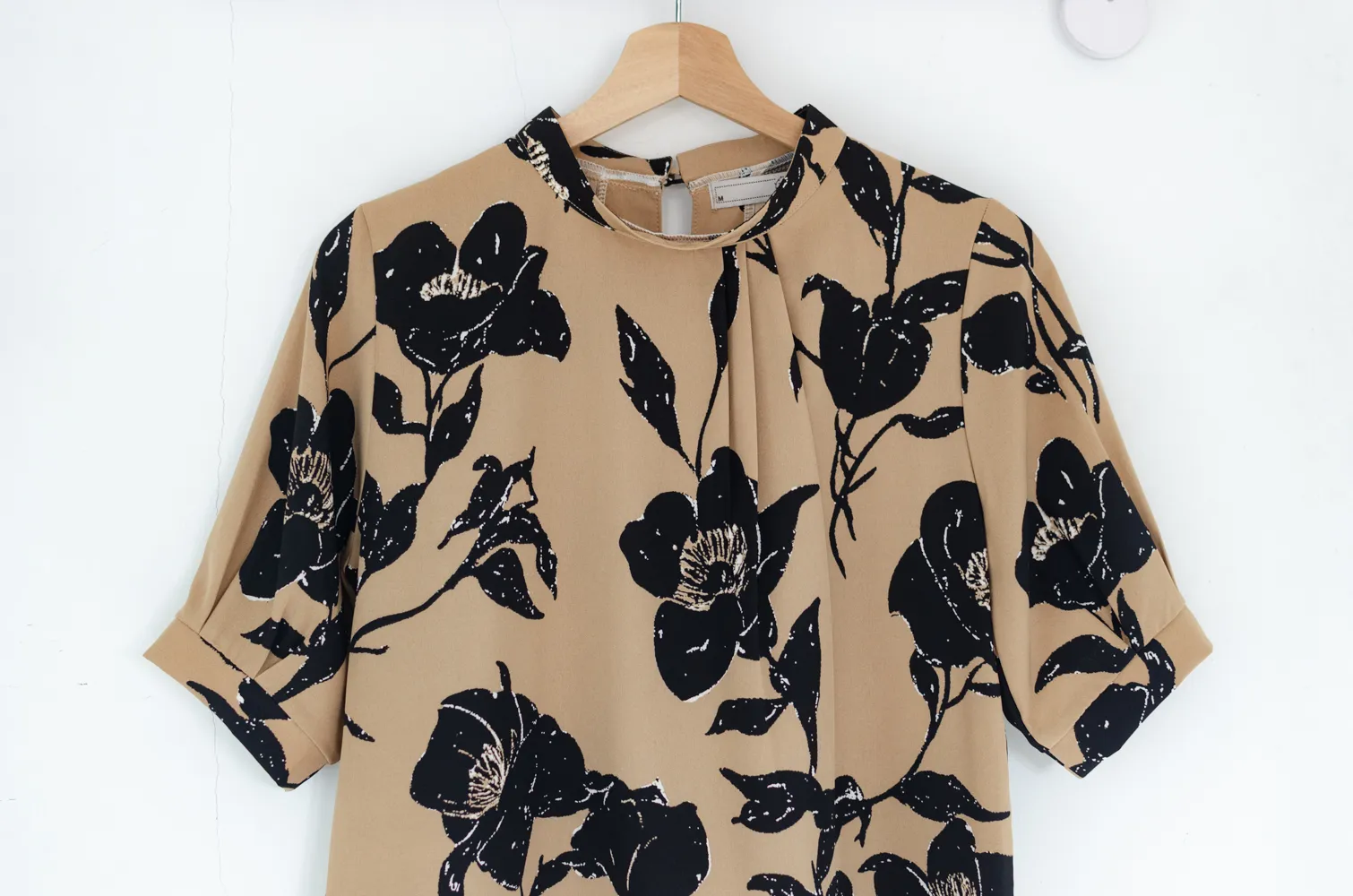 MN0520 Side Pleat Flower Blouse – Latte - Image 3