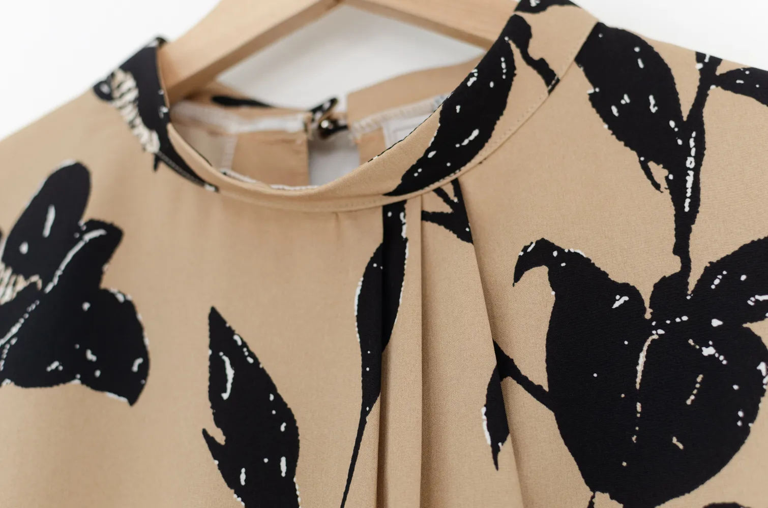 MN0520 Side Pleat Flower Blouse – Latte - Image 4