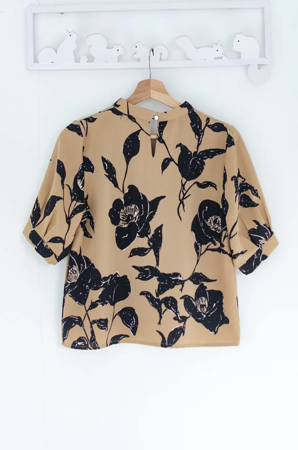 MN0520 Side Pleat Flower Blouse – Latte - Image 7
