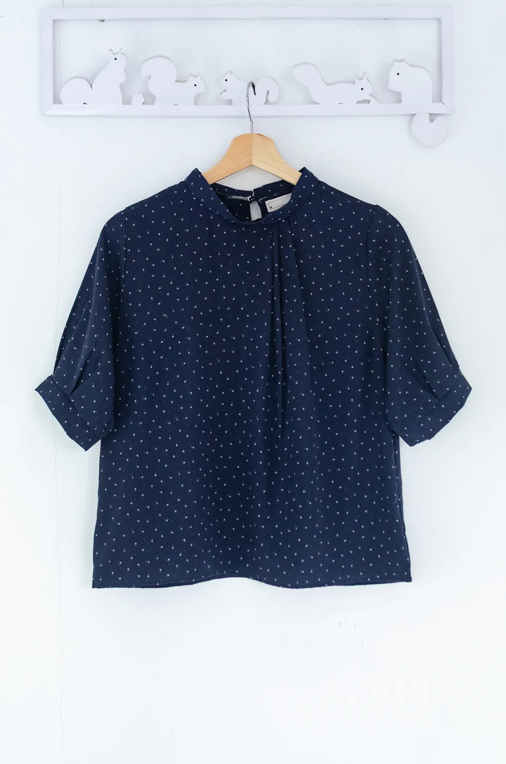 Alternative view of MN0520 Side Pleat Tiny Flower Blouse – Dark Navy