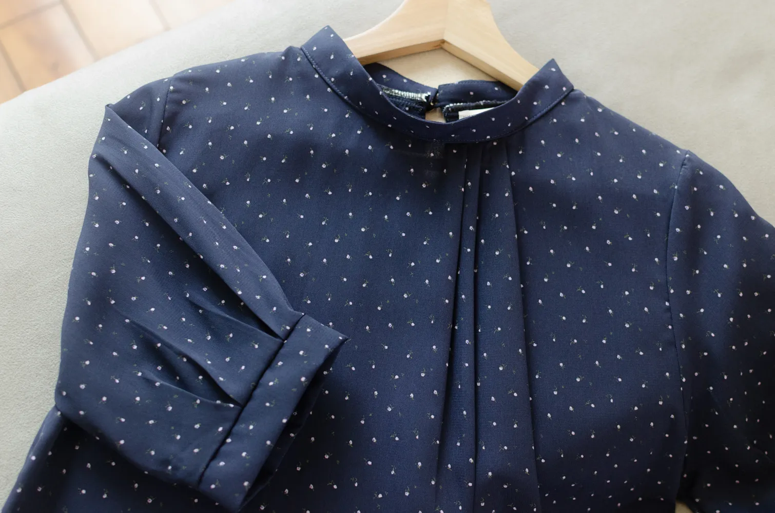 MN0520 Side Pleat Tiny Flower Blouse – Dark Navy - Image 5