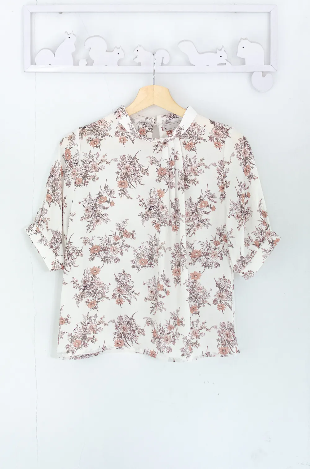 Alternative view of MN0520 Side Pleat Bouquet Blouse – Off-White