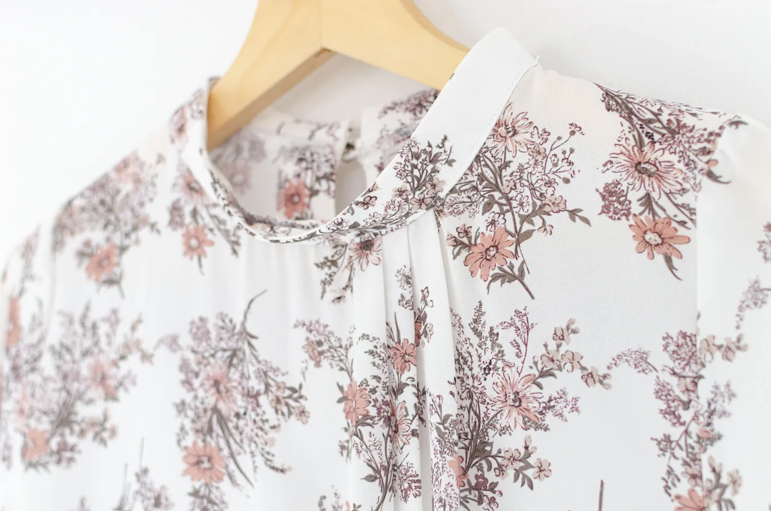 MN0520 Side Pleat Bouquet Blouse – Off-White - Image 3