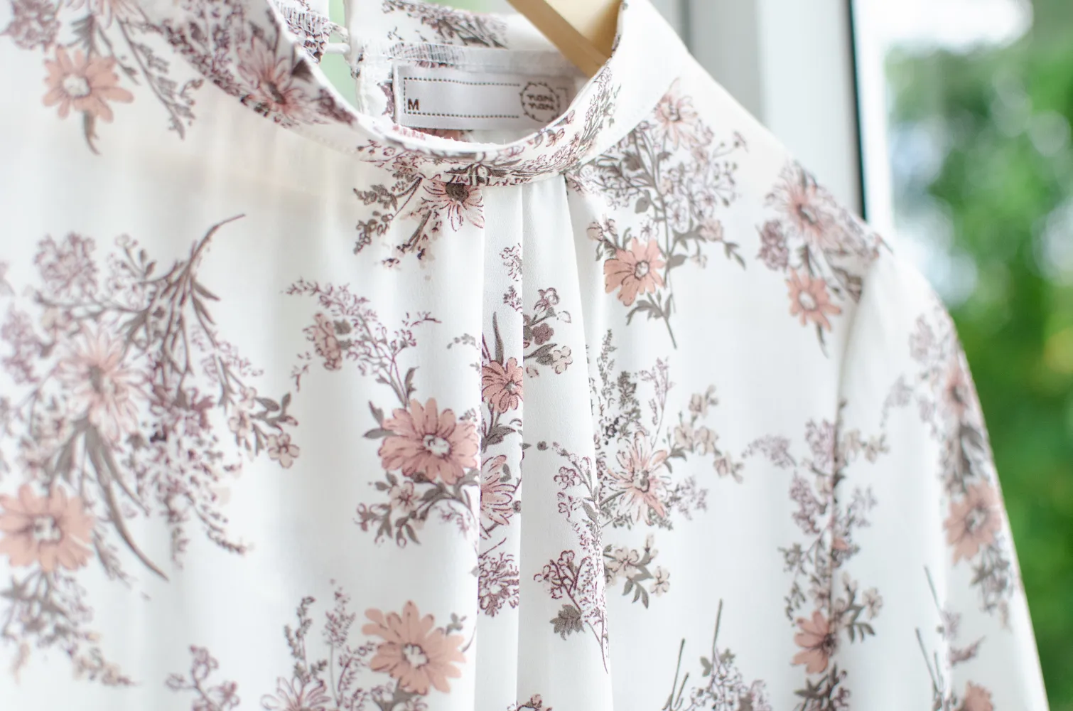 MN0520 Side Pleat Bouquet Blouse – Off-White - Image 6