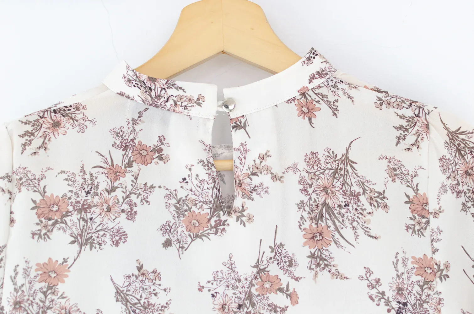 MN0520 Side Pleat Bouquet Blouse – Off-White - Image 8
