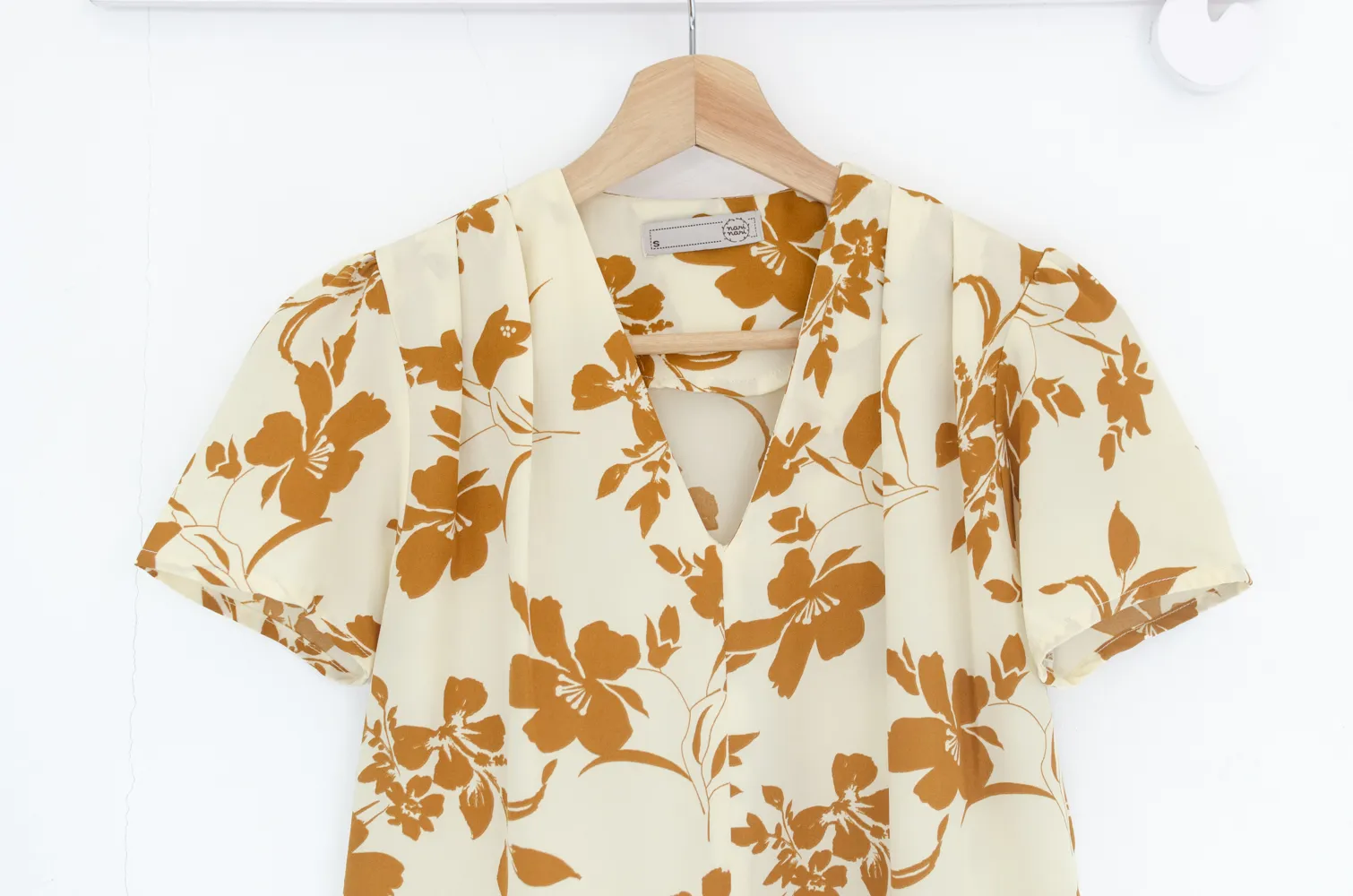 MT0601 V-Collar Mustard Flower Print Blouse – Cream Yellow - Image 3