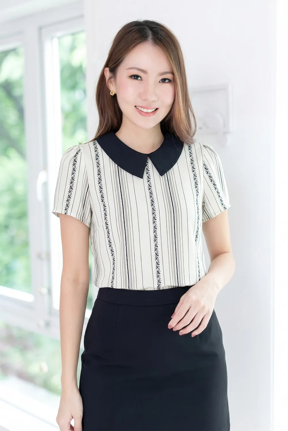 MT1301 Point Collar Floral Stripe Blouse – Off-White