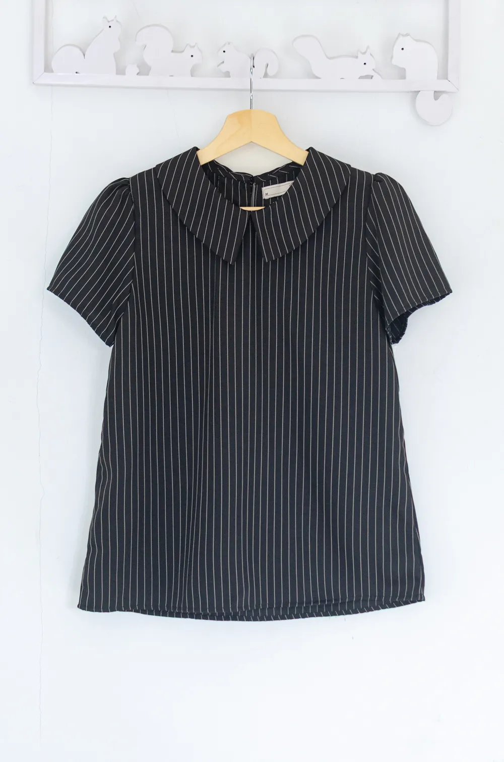 Alternative view of MT1301 Point Collar Pinstripe Blouse – Black