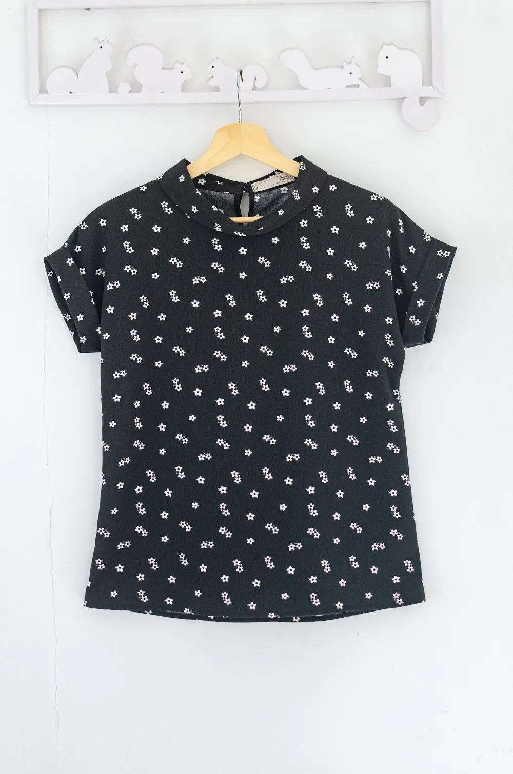 MT2514 Folded Collar Crinkled Blouse – Daisy Black - Image 2