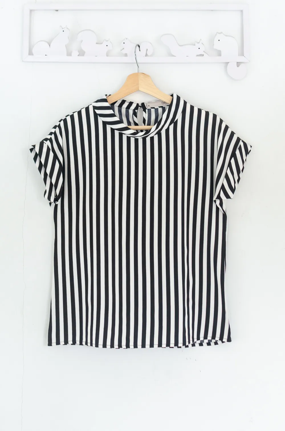 Alternative view of MT2514 Folded Collar Stripe Blouse – BW