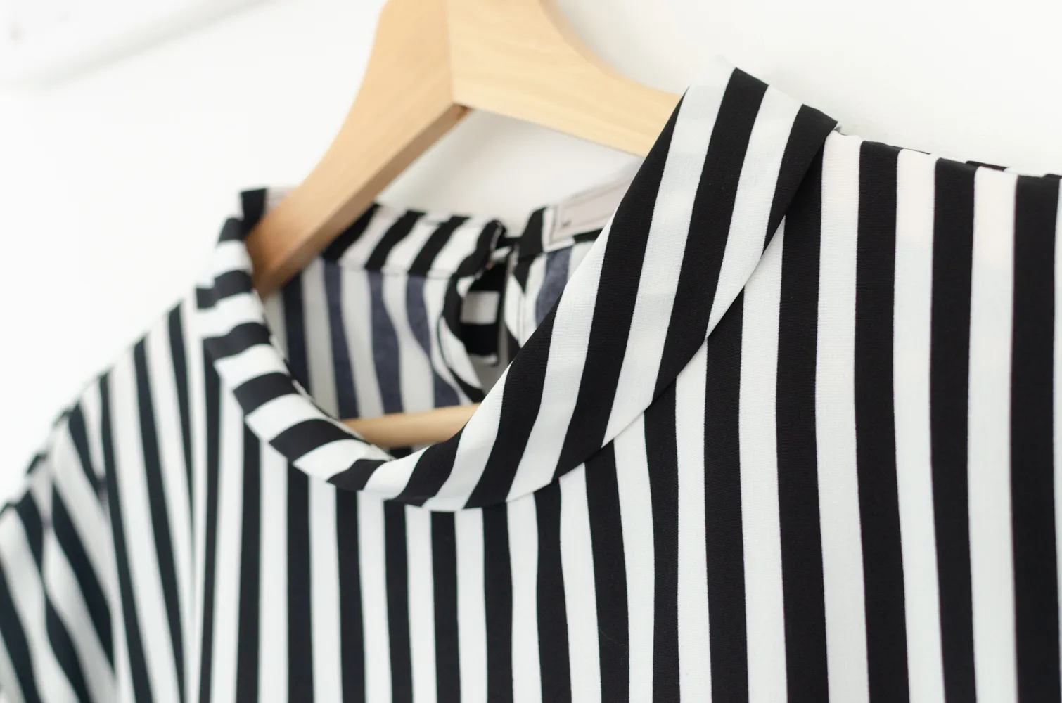MT2514 Folded Collar Stripe Blouse – BW - Image 4