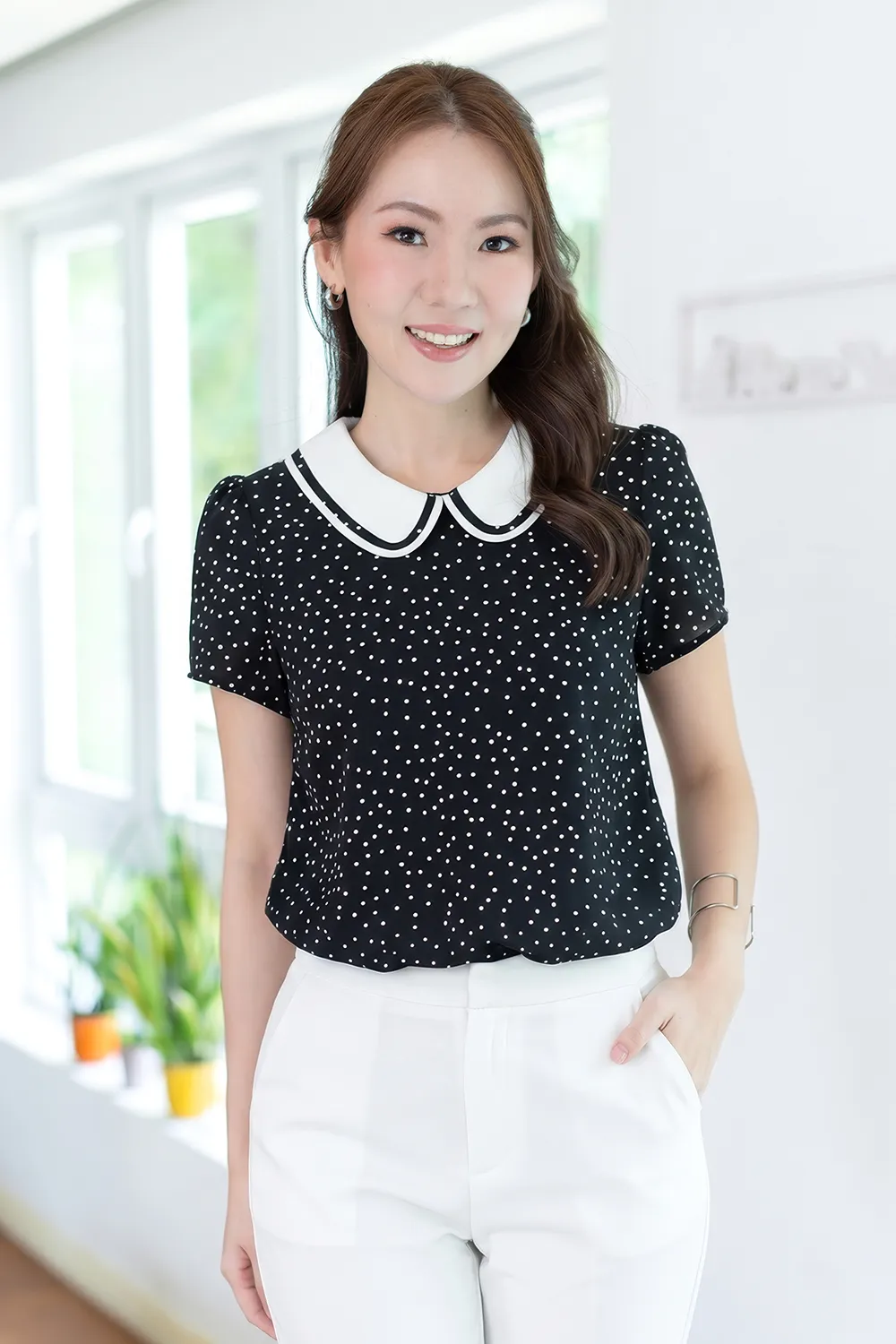 MT4101 Trimmed Peter Pan Collar Blouse – Black Dot