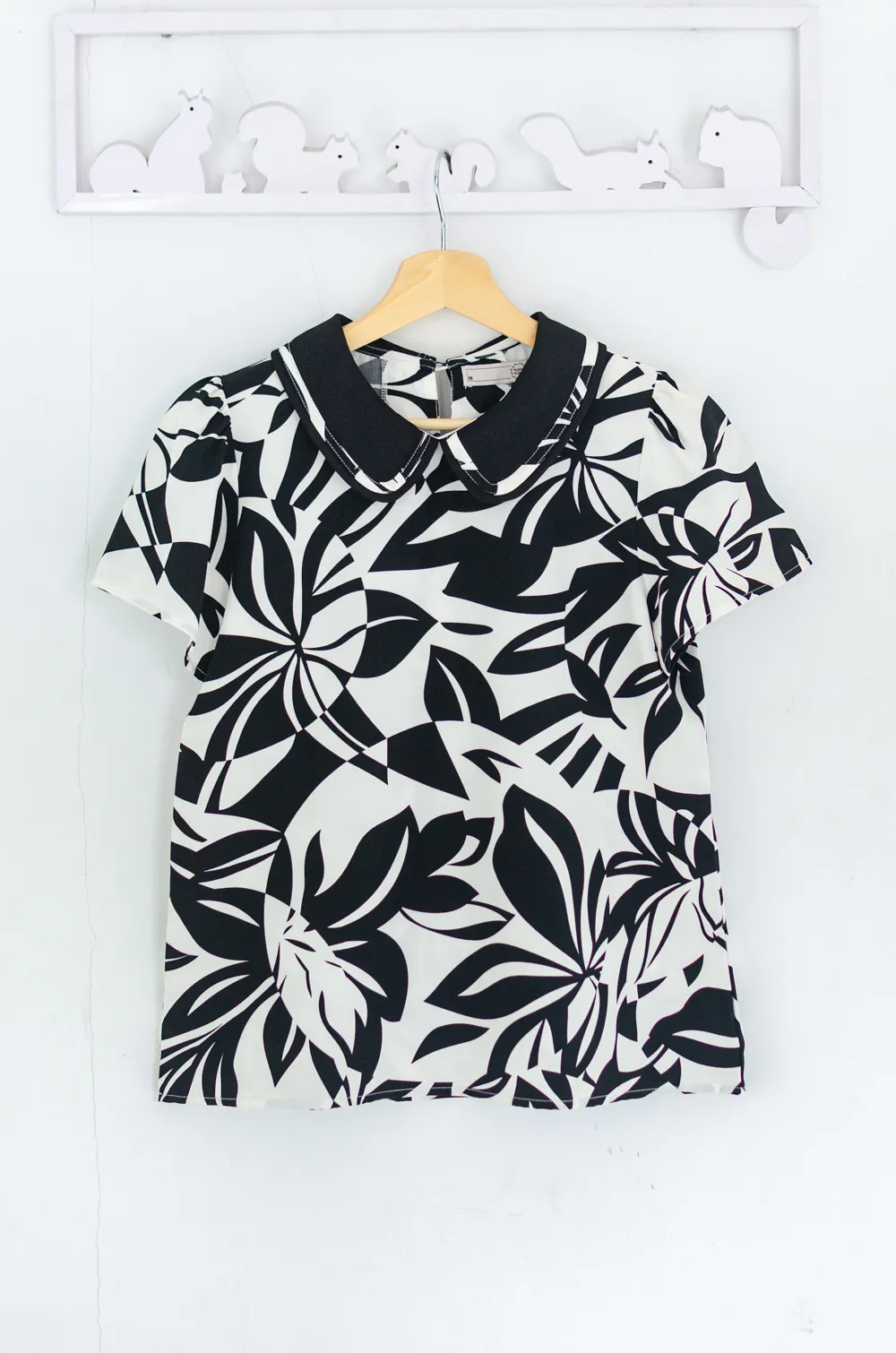Alternative view of MT4101 Trimmed Peter Pan Collar Blouse – Black Graphic