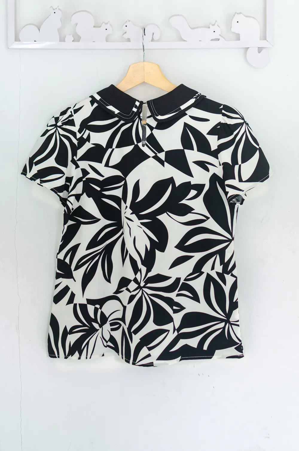 MT4101 Trimmed Peter Pan Collar Blouse – Black Graphic - Image 5