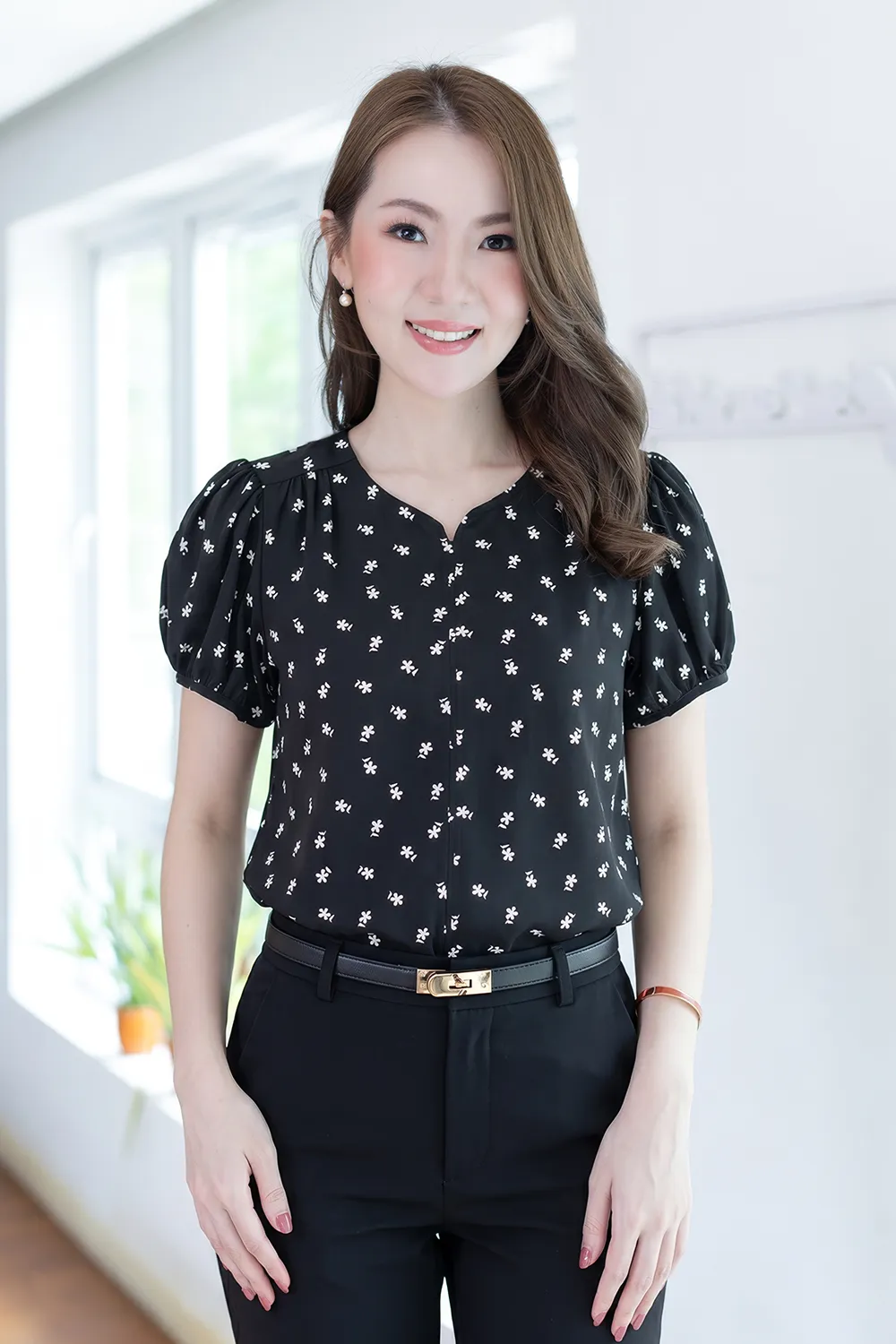 MT4527 Daisy Notch Neck Puff Sleeve Blouse – Black