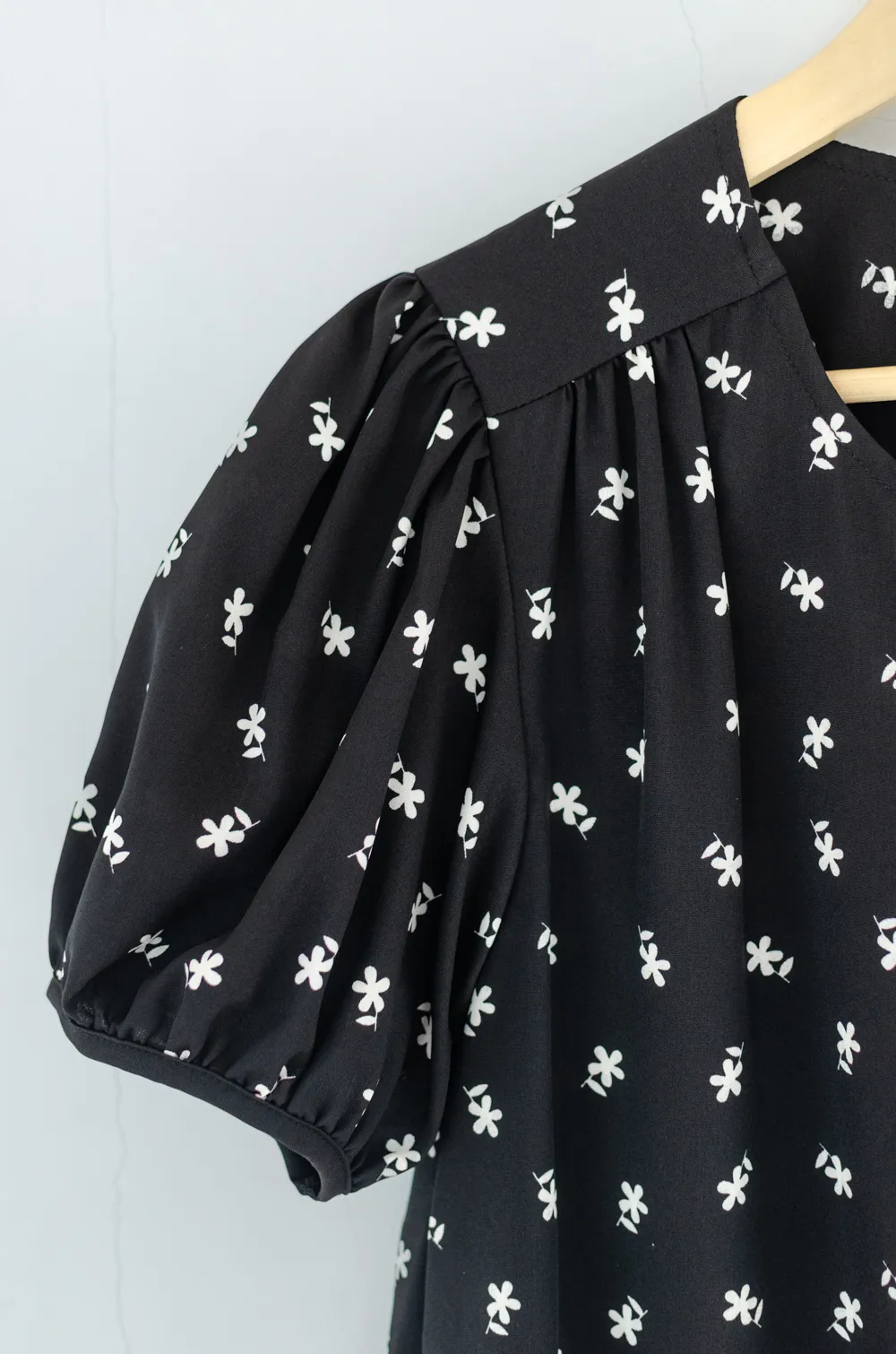 MT4527 Daisy Notch Neck Puff Sleeve Blouse – Black - Image 4