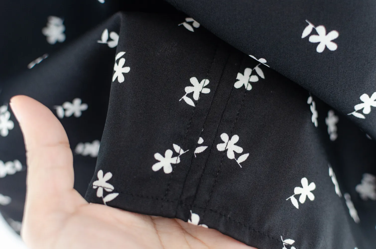 MT4527 Daisy Notch Neck Puff Sleeve Blouse – Black - Image 5