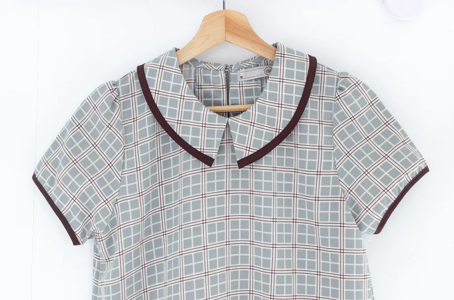 MT6610 Point Collar Plaid Blouse – Grey-Brown - Image 3