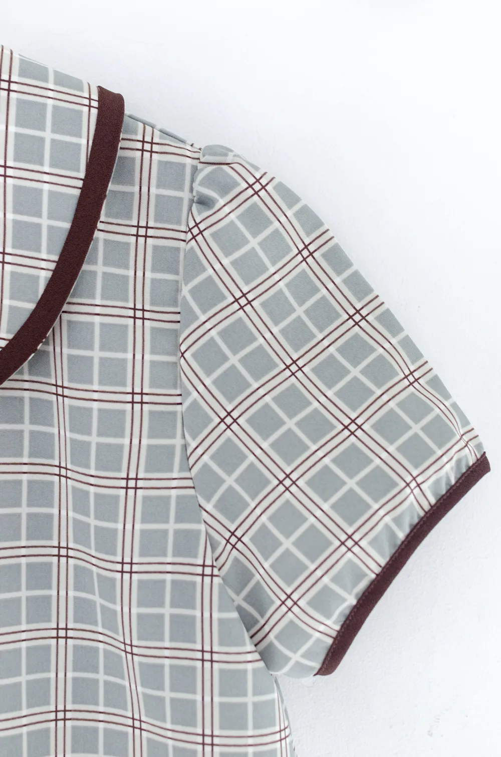 MT6610 Point Collar Plaid Blouse – Grey-Brown - Image 4