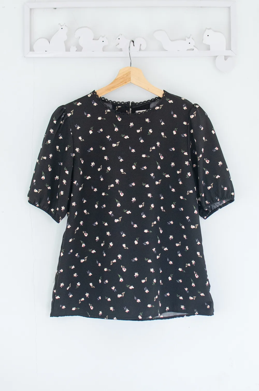Alternative view of MT7750 Lace Trim Freesia Blouse – Black