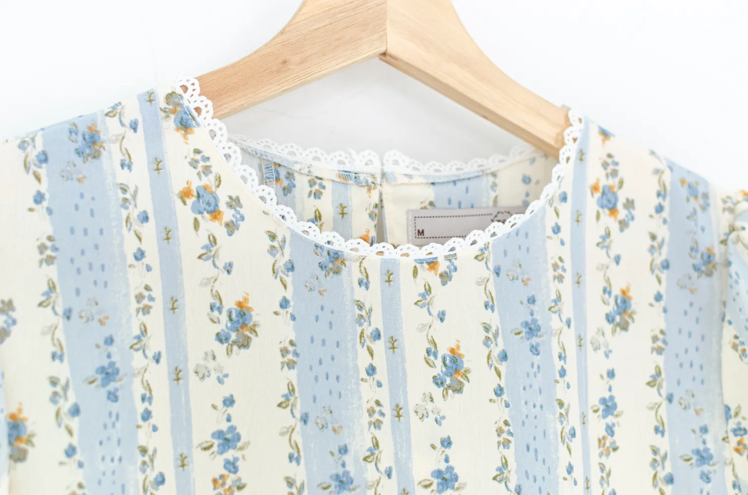 MT7750 Lace Trim Floral Stripe Blouse – Blue-Vanilla - Image 4