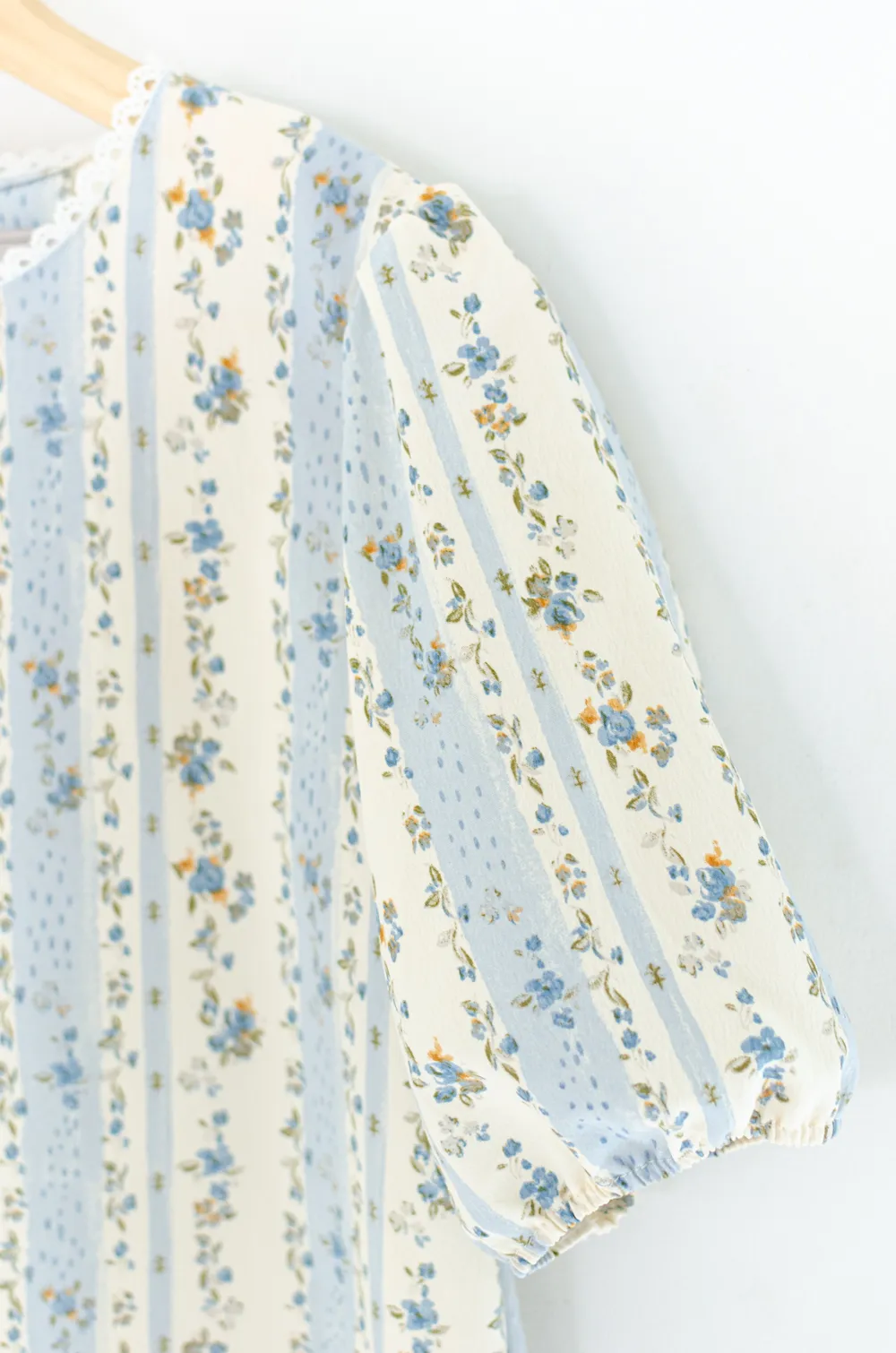 MT7750 Lace Trim Floral Stripe Blouse – Blue-Vanilla - Image 5