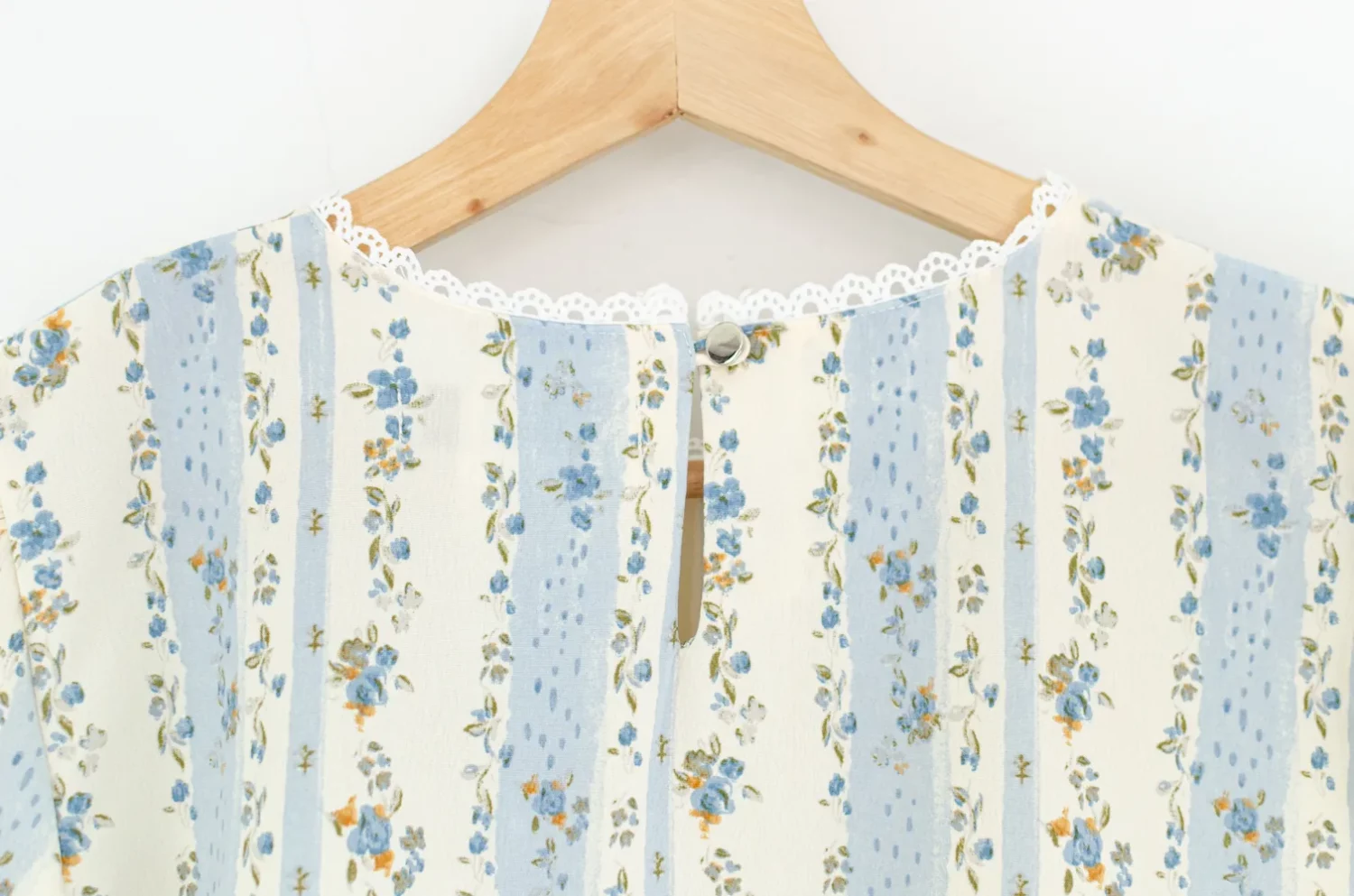 MT7750 Lace Trim Floral Stripe Blouse – Blue-Vanilla - Image 8