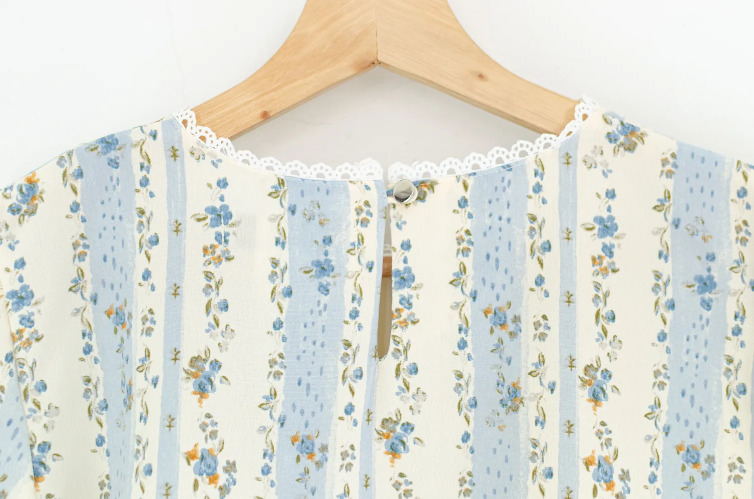 MT7750 Lace Trim Floral Stripe Blouse – Blue-Vanilla - Image 8