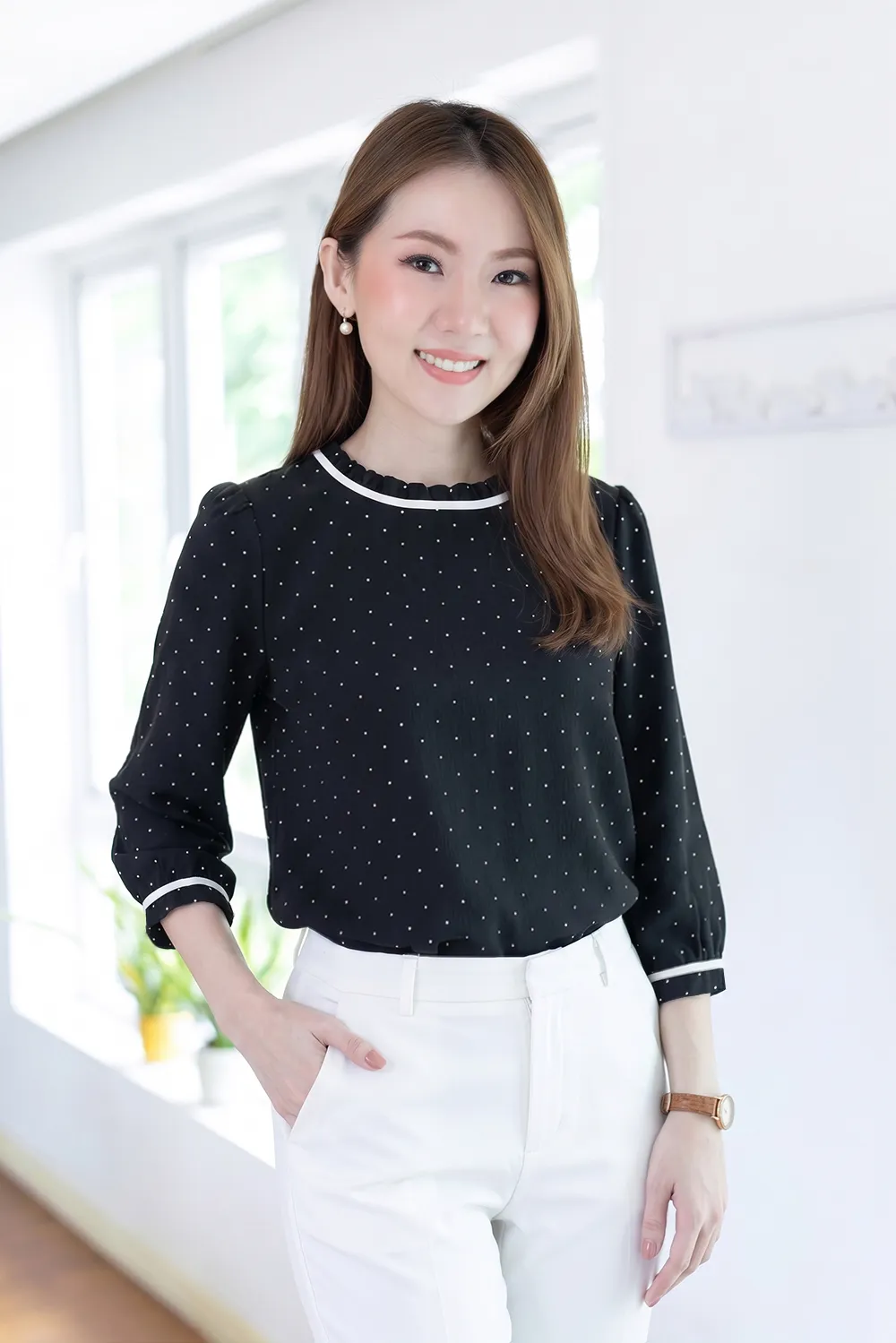 MT7861 Dot Crinkled Ruffle Blouse – Black