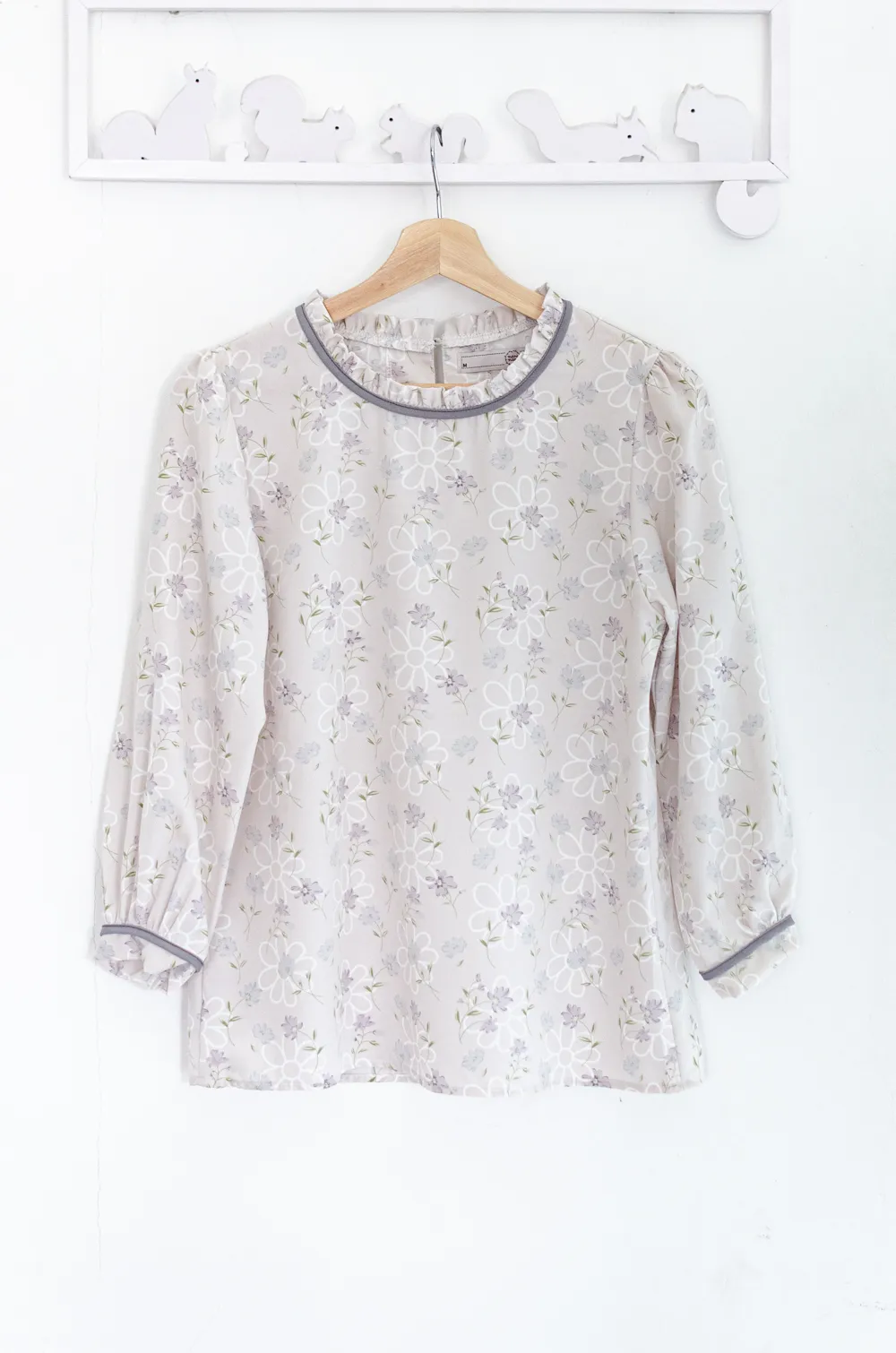 Alternative view of MT7861 Sweetie Floral Ruffle Blouse – Taro Lavender