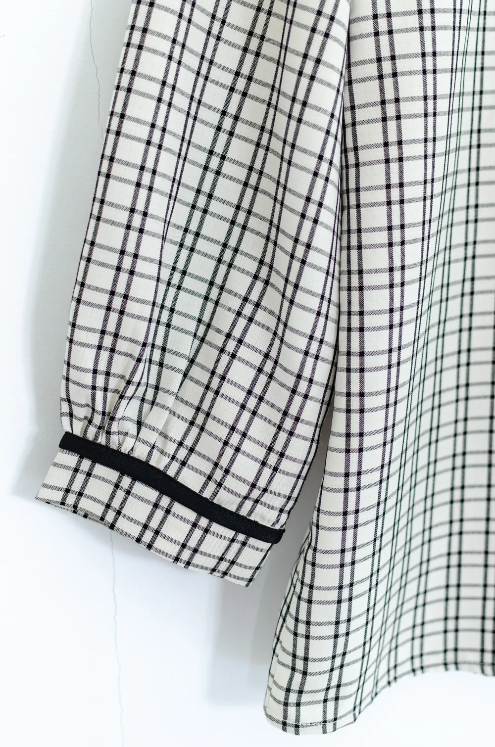 MT7861 Checkered Cotton Ruffle Blouse – Off-White - Image 4