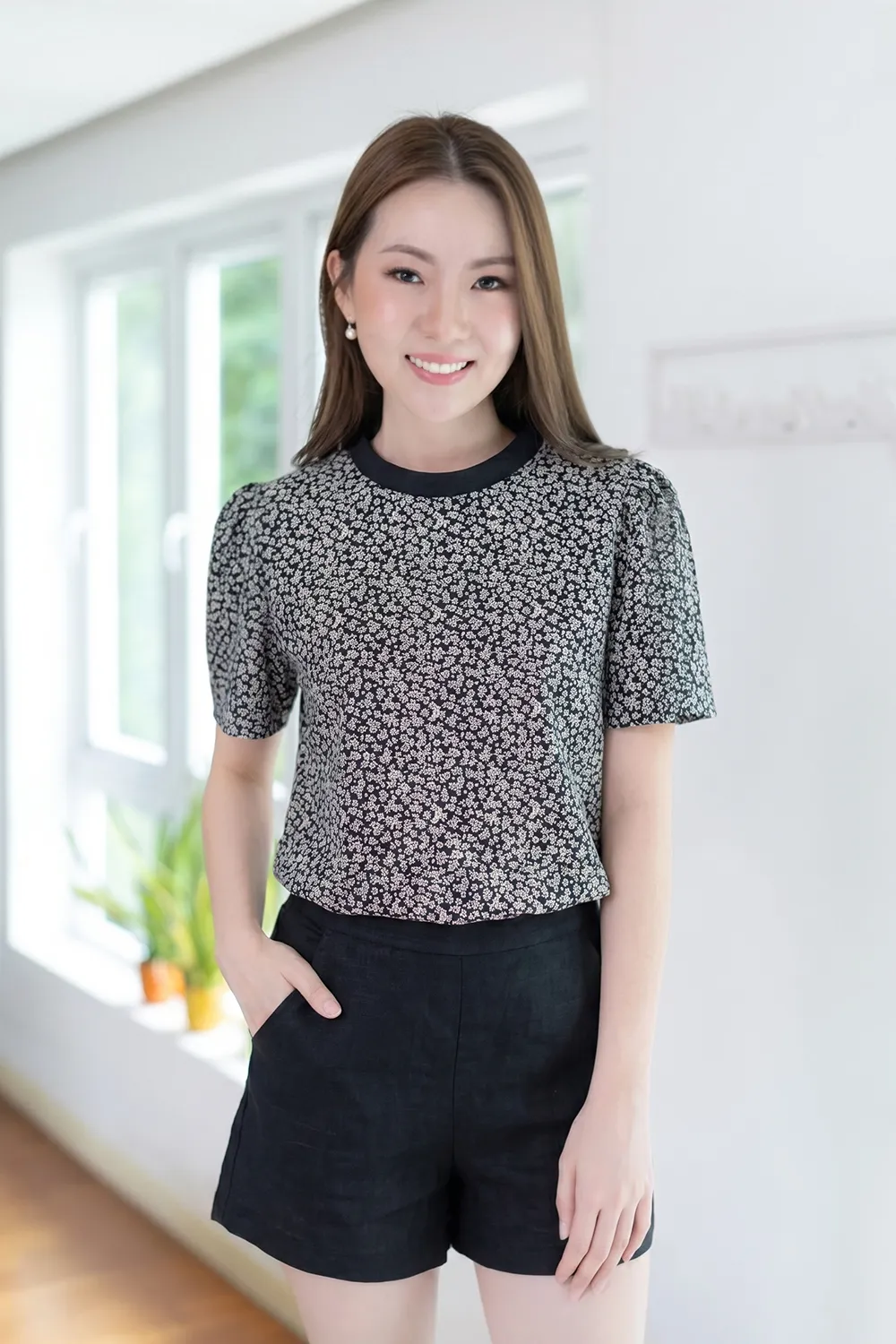 NT2528 Band Collar Tiny Flower Blouse – Black