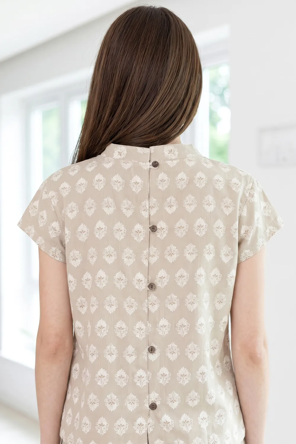 Alternative view of PT0144 Back-Button Breeze Top – Motif Cream
