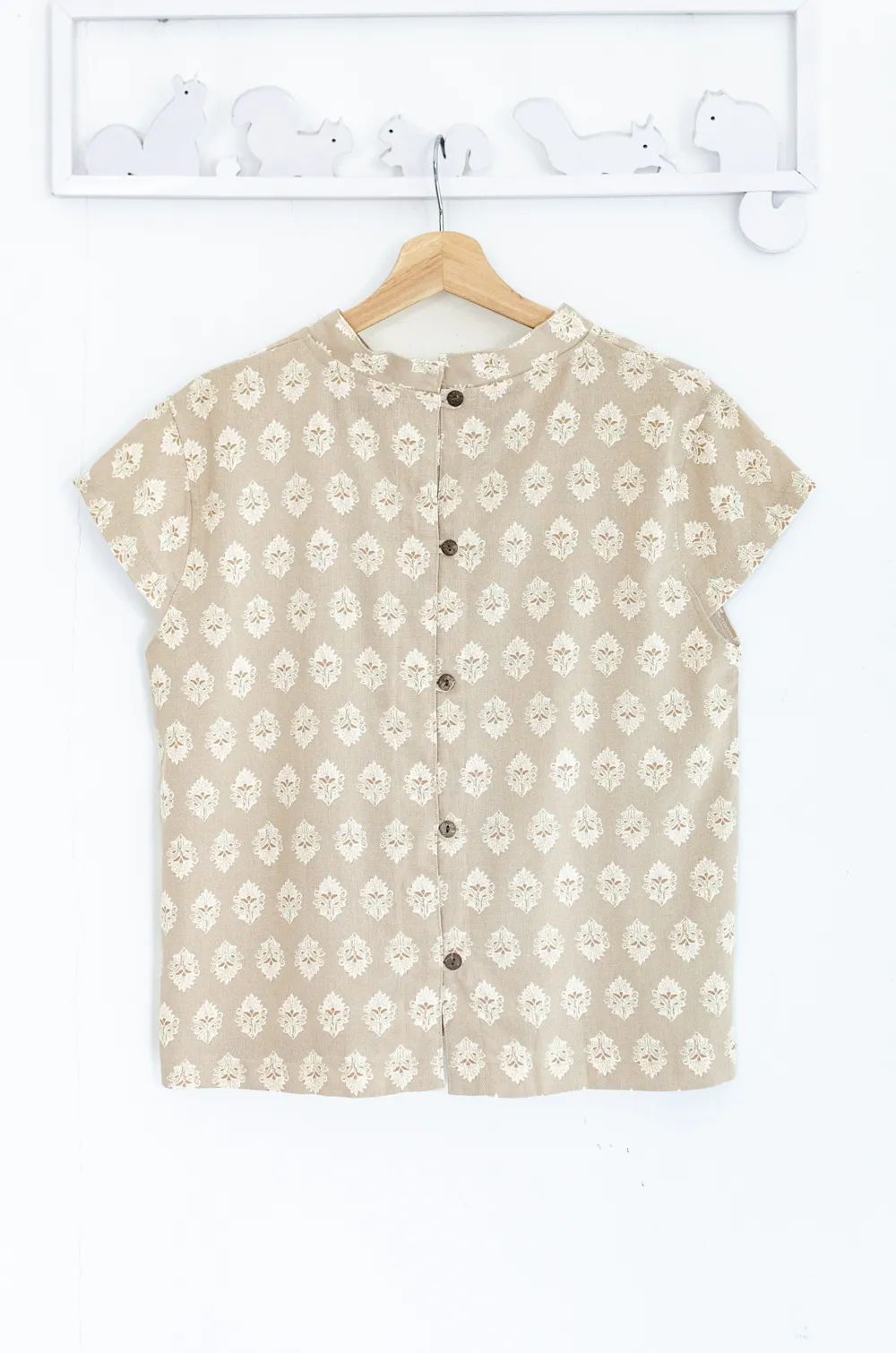 PT0144 Back-Button Breeze Top – Motif Cream - Image 4
