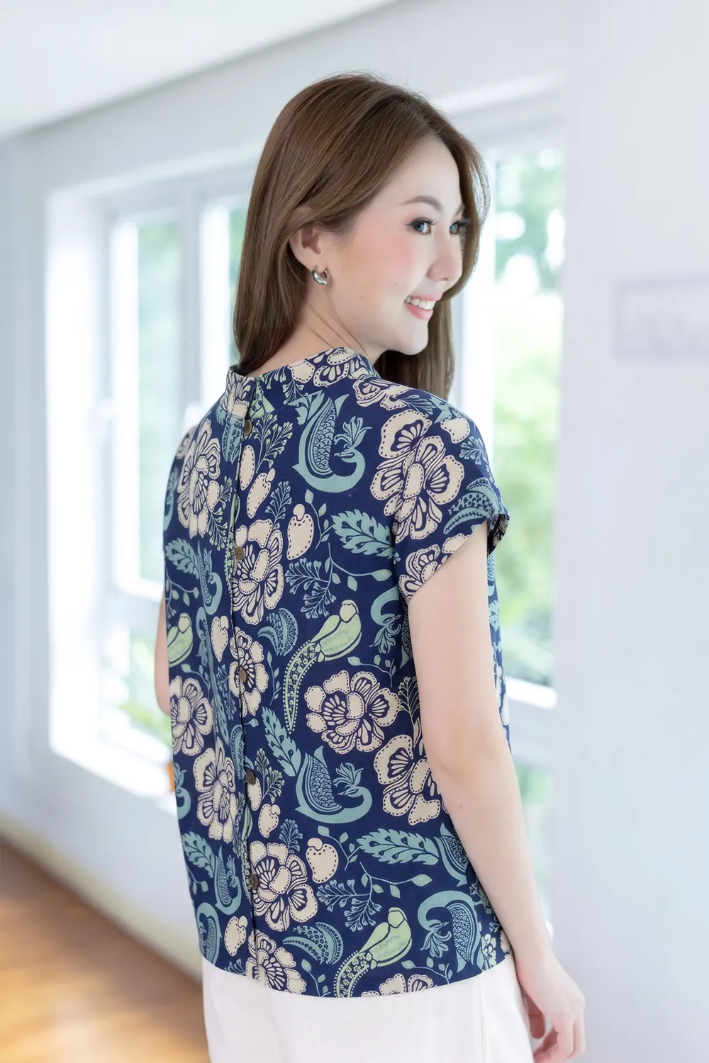PT0144 Back-Button Breeze Top – Monsoon Blue