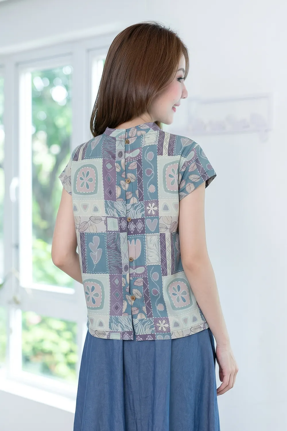 PT0144 Back-Button Breeze Top – Dusty Lilac Teal
