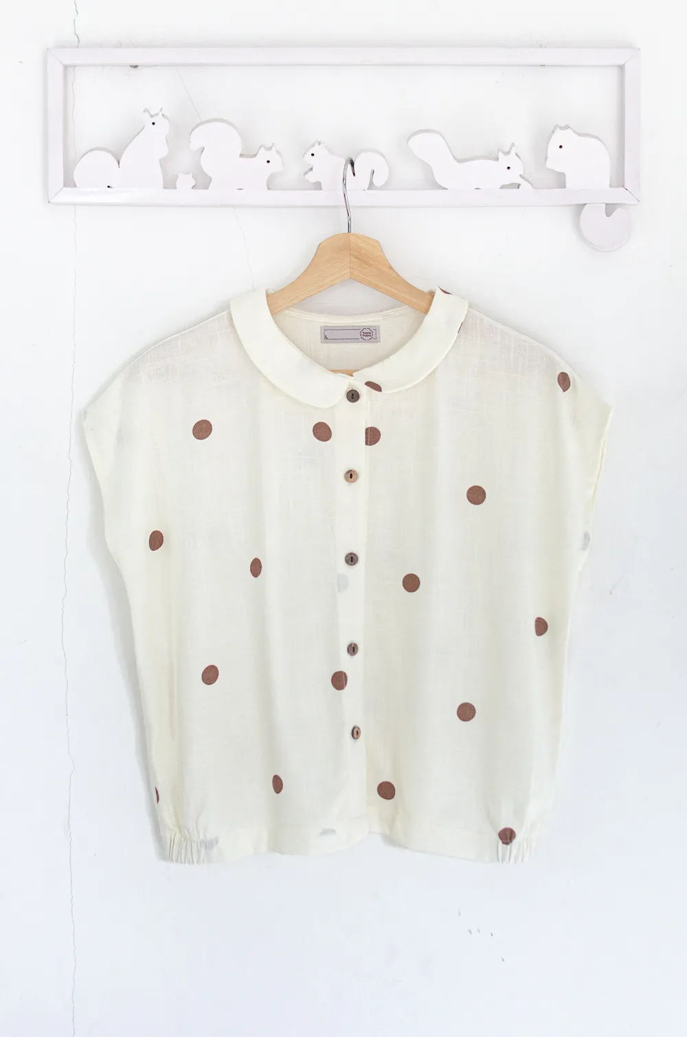 Alternative view of PT0300 Choco Dot Crop Boxy Shirt – Off-White