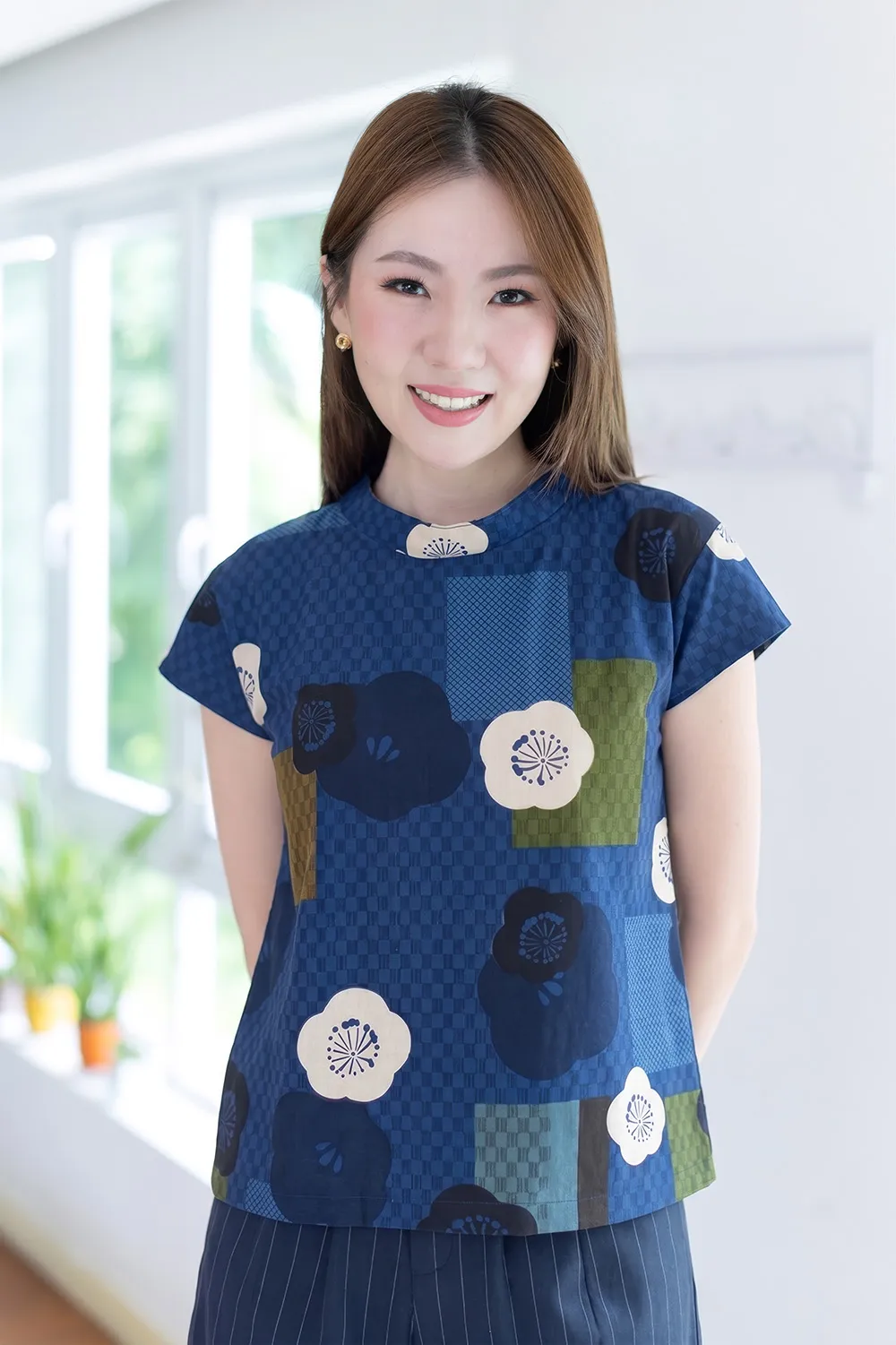 Alternative view of PT0144 Back-Button Breeze Top – Ume Blue