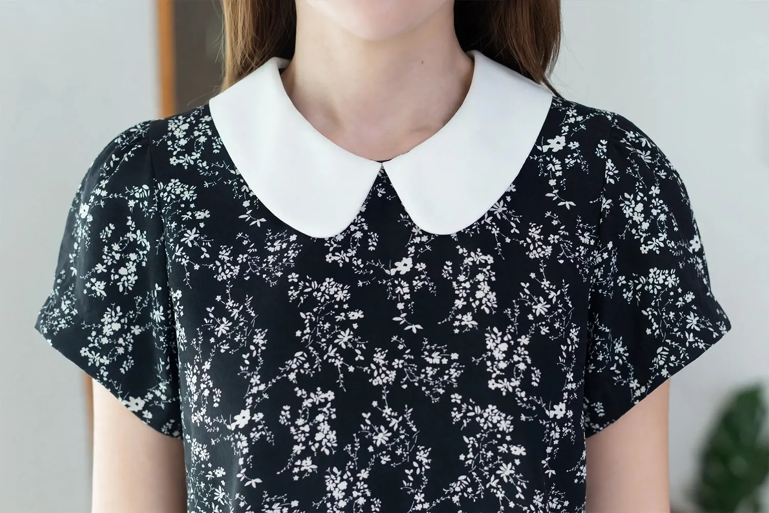 Alternative view of MT0106 Peter Pan Collar Folded Sleeve Floral Blouse – Black
