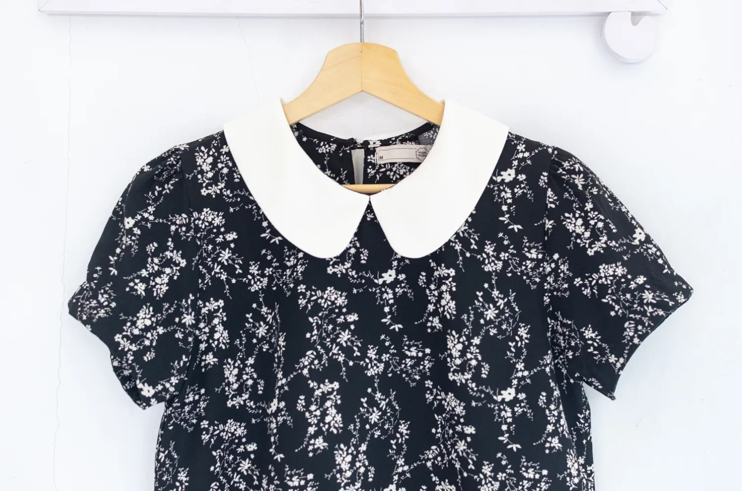 MT0106 Peter Pan Collar Folded Sleeve Floral Blouse – Black - Image 5