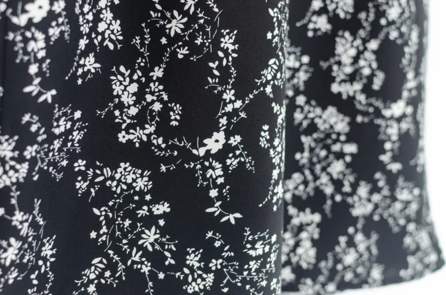 MT0106 Peter Pan Collar Folded Sleeve Floral Blouse – Black - Image 8