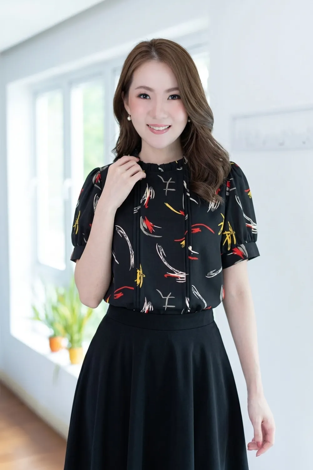 MT0404 Ruff Collar Balloon Sleeve Blouse – Black
