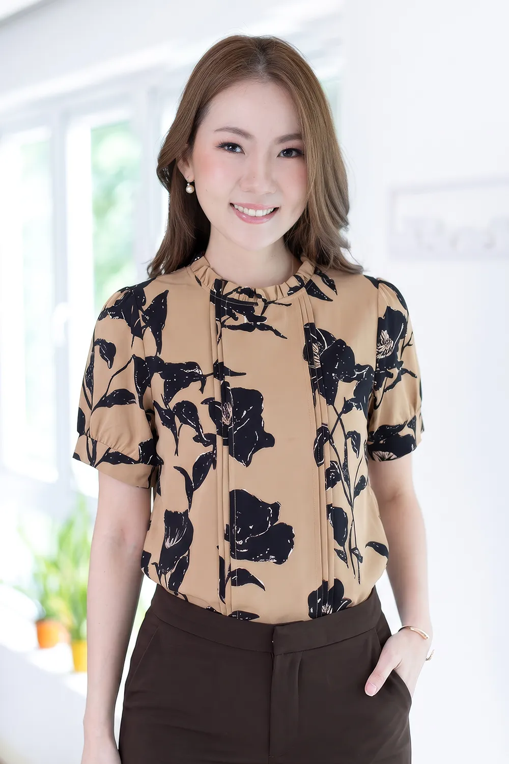 MT0404 Ruff Collar Balloon Sleeve Blouse – Latte