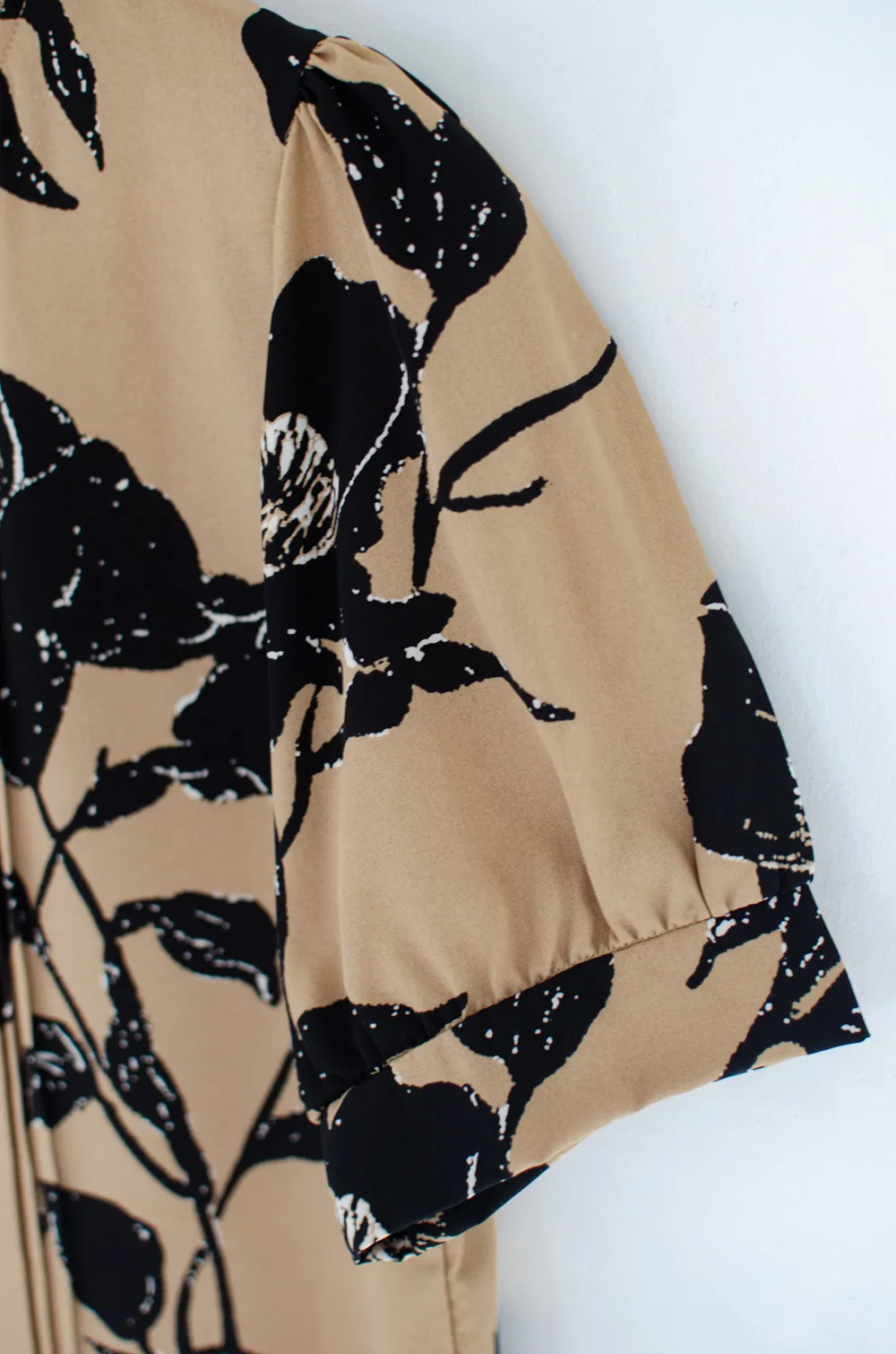 MT0404 Ruff Collar Balloon Sleeve Blouse – Latte - Image 4