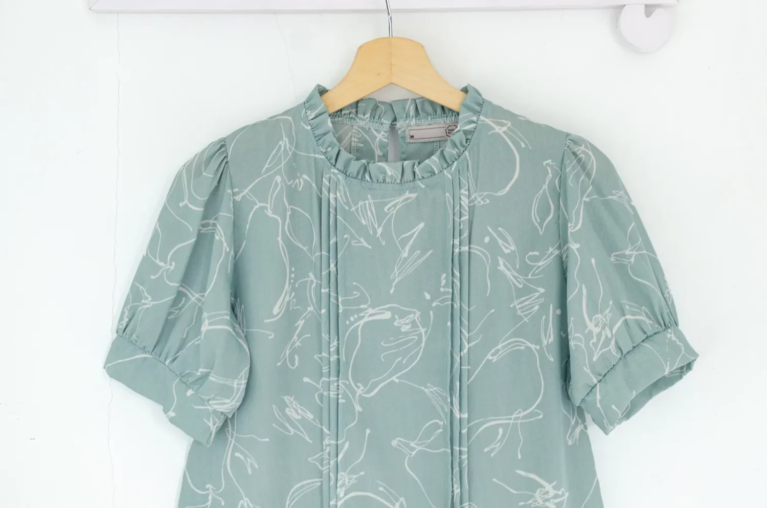 MT0404 Ruff Collar Balloon Sleeve Blouse – Mint - Image 3