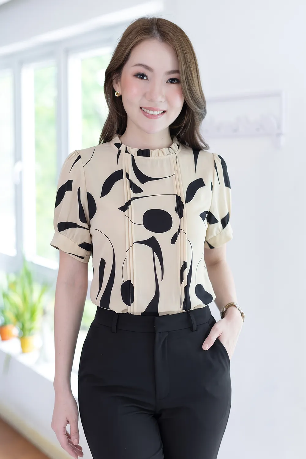 MT0404 Ruff Collar Balloon Sleeve Blouse – Graphic Vanilla