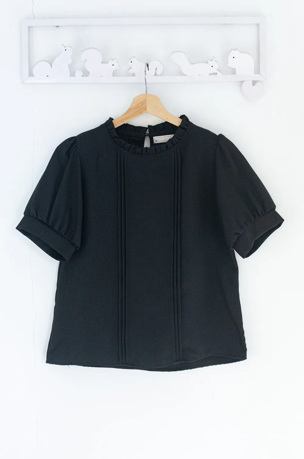 Alternative view of MT0404 Ruff Collar Balloon Sleeve Blouse – Black